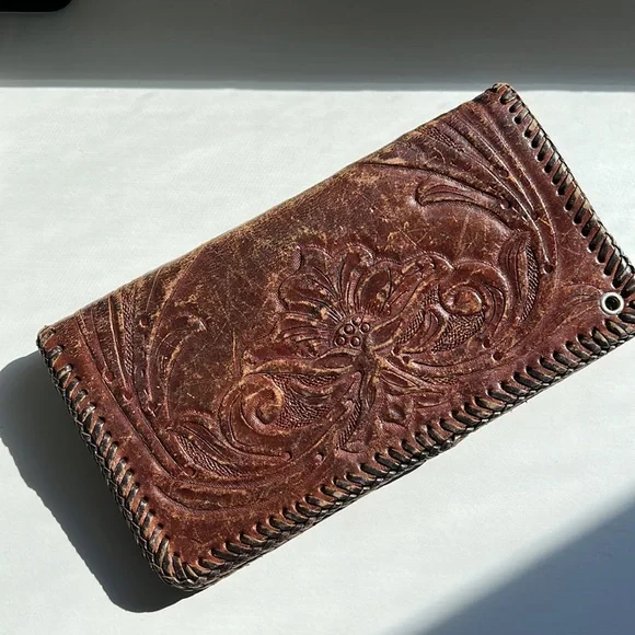 Sustainable Handmade Tooled Leather Wallet - Picture 3 of 4